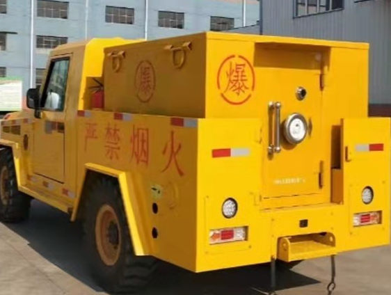 丘北凯龙爆破器材运输车：保障爆破任务的安全运行