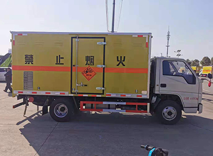 丘北爆破器材运输车工人安全操作规范与智能技术保障